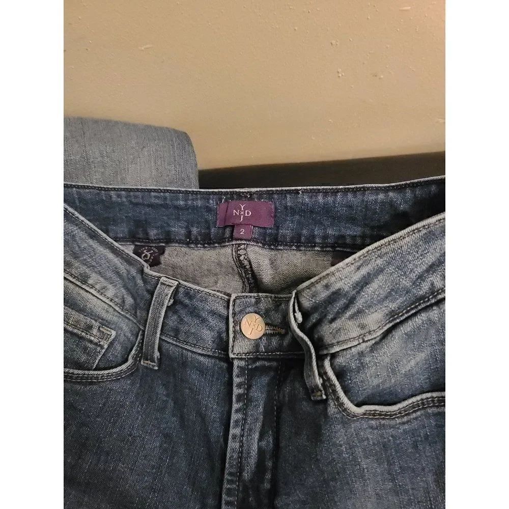 Womans Not Your Daughters Jeans Straight Leg Medium Wash Size 2